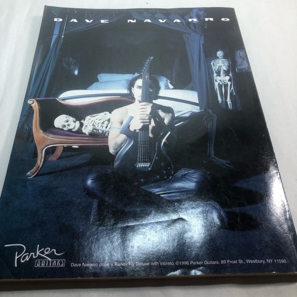 Guitar World Magazine Back Issue March 1996 : Korn, Ozzy, Metallica ,Jimi Hendri - Picture 2 of 14